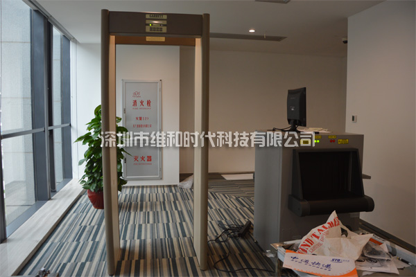 XIS進(jìn)口X光機(jī)與安檢門配套使用展示圖