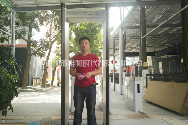 成都君客木業(yè)及新美麗點(diǎn)鞋業(yè)相繼從我司采購METOR6S進(jìn)口金屬安檢門保安全[圖文]