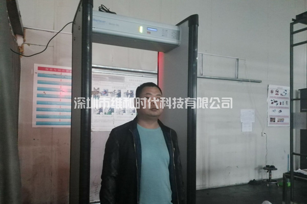 木門制造廠及鞋業(yè)廠家使用METOR6S進口安檢門案例圖