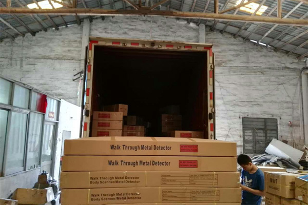 海關(guān)口岸采用SD-600型金屬探測安檢門保安全[圖]