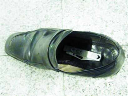 HI-PE把守青島機場安檢通道 藏刀男子傻了眼[圖]