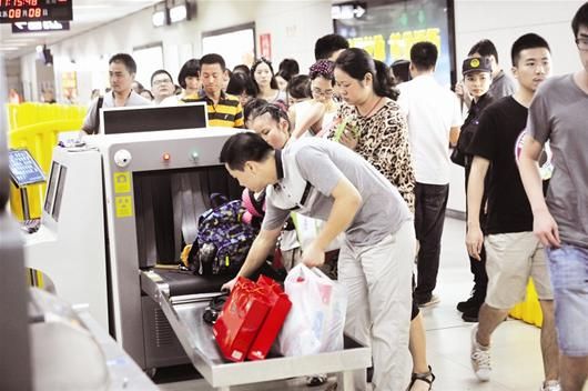 109臺(tái)安檢門(mén)與76臺(tái)X光機(jī)助力江城軌交安檢[圖]