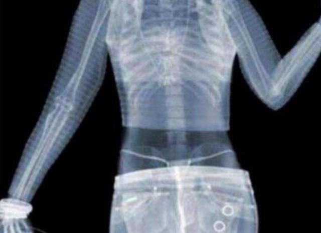 金屬探測門廠家：女生過安檢時(shí)，真的會被看到“隱私部位”嗎？