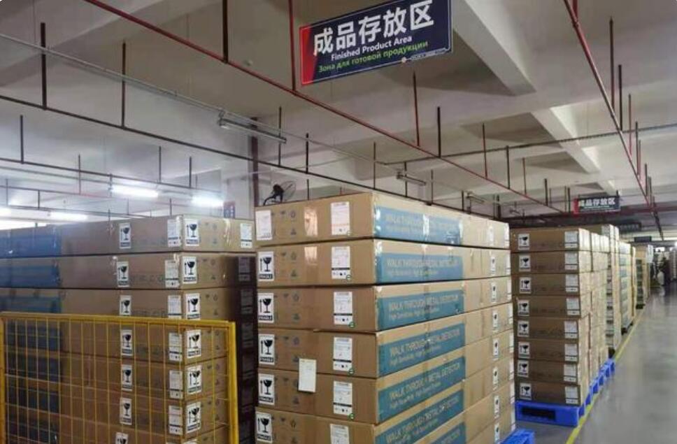 安檢門倉庫一角的工作狀況