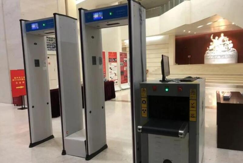 學(xué)校為什么要有安檢門？